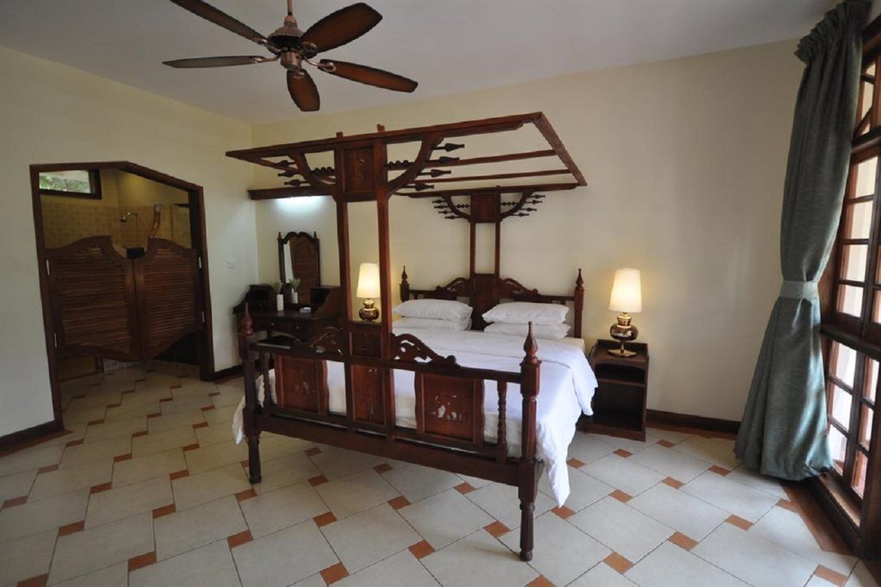 Hunters Lodge Twaandu Extérieur photo